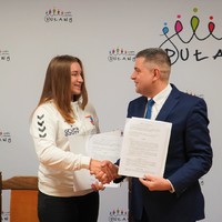Podpisanie umowy z Malwiną Kopron
